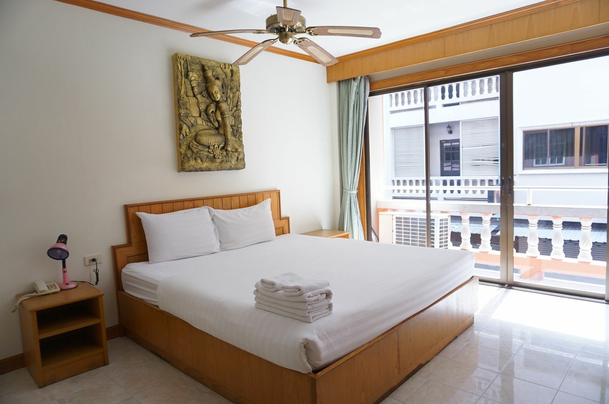 Andaman Sea Patong Hotel Exterior foto